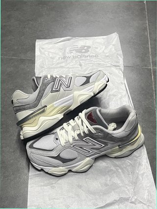 New Balance 9060 Gris Talla 37.5