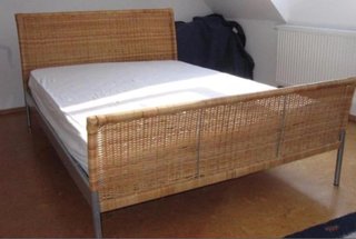 Cama con cabecero y pie de cama de mimbre + somier