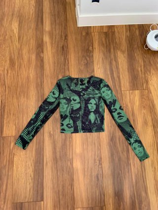Camiseta Malla Estampado Caras Verde y Negro