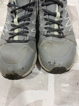Zapatillas de montaña grises
