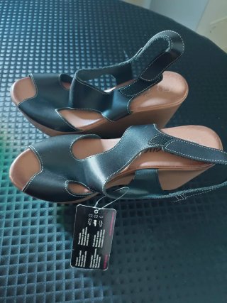 Sandalias de cuña, piel nuevas.Amarilla 41 negra40