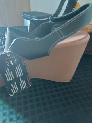 Sandalias de cuña, piel nuevas.Amarilla 41 negra40