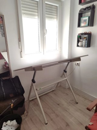 Mesa de dibujo técnico inclinable