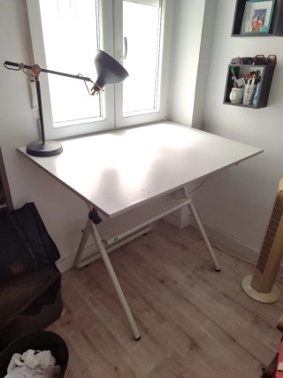 Mesa de dibujo técnico inclinable