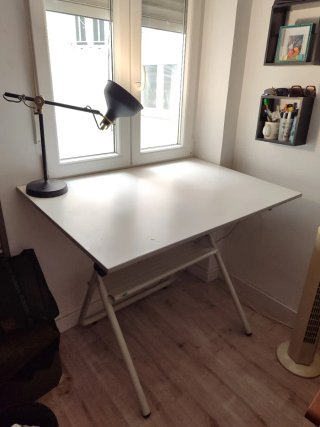 Mesa de dibujo técnico inclinable