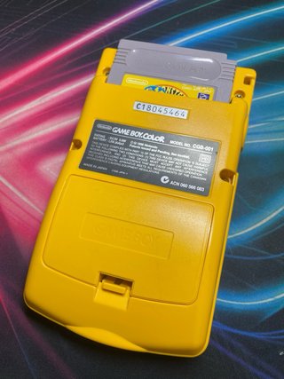 Nintendo GameBoy Color Amarilla + Pokémon Amarillo