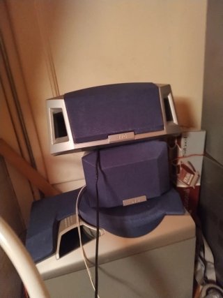 Mini cadena JVC con 5 altavoces