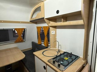 Caravana Modelo 330