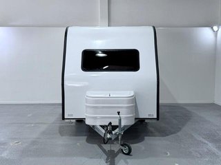 Caravana Modelo 330