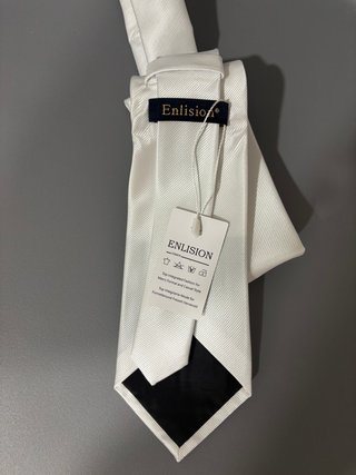 Corbata blanca Enlision (Nueva con etiquetas)