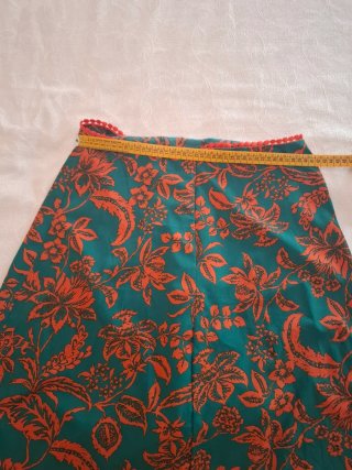 Vestido verde y naranja con escote