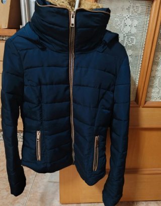 Chaquetón azul Pimkie con cuello de pelo