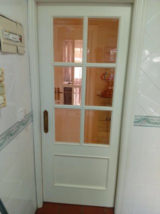 Puerta corredera con cristal