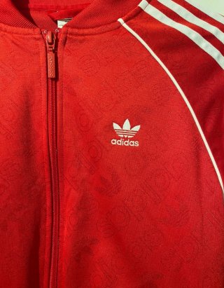 Chaqueta Adidas Roja con Logo Repetido