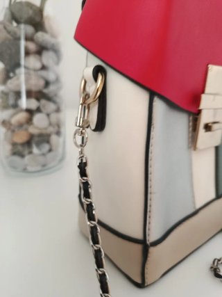 Bolso multicolor con cadena