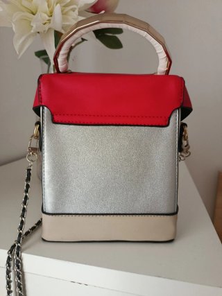 Bolso multicolor con cadena