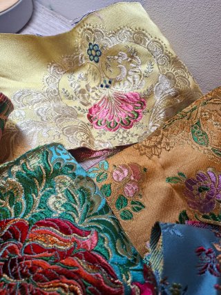 Lote retales bordados seda