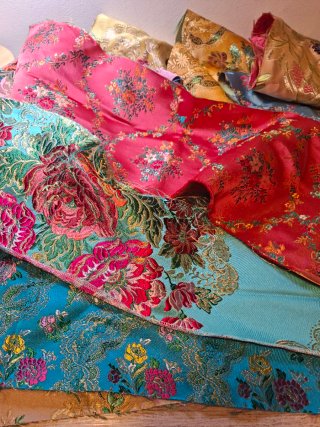 Lote retales bordados seda