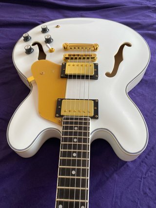 Guitarra Eléctrica ES-335 Blanca (No Gibson)