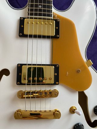 Guitarra Eléctrica ES-335 Blanca (No Gibson)