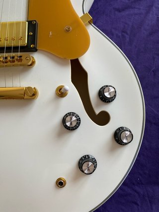 Guitarra Eléctrica ES-335 Blanca (No Gibson)