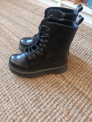Botas negras con plataforma