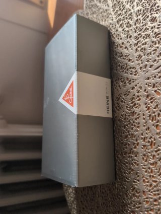 Otoscopio Heine en su caja