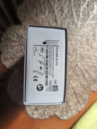 Otoscopio Heine en su caja