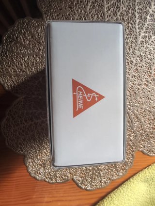Otoscopio Heine en su caja