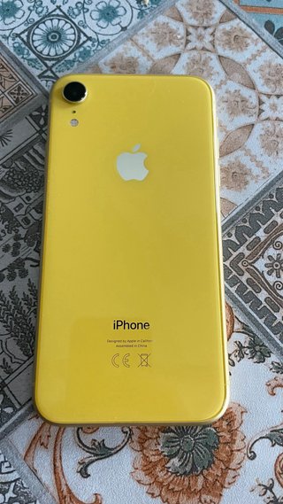 iPhone XR Amarillo