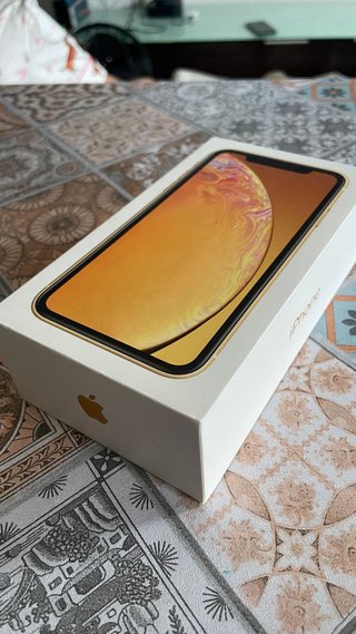 iPhone XR Amarillo