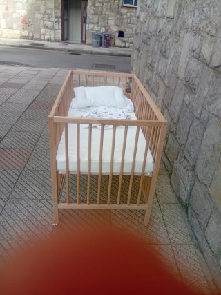 Cuna de madera para bebé