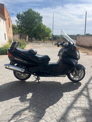 Suzuki Burgman 650 Executive Negra