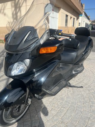 Suzuki Burgman 650 Executive Negra