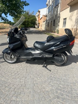 Suzuki Burgman 650 Executive Negra