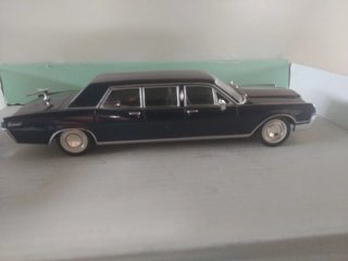 Lote 2 coches americanos escala 1/43