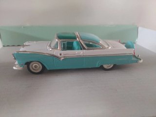 Lote 2 coches americanos escala 1/43