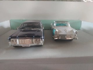 Lote 2 coches americanos escala 1/43