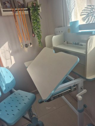 Escritorio y silla infantil ajustable
