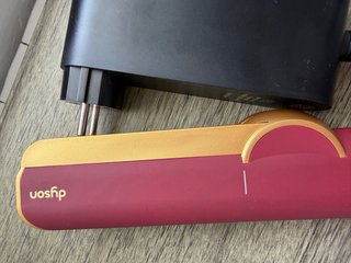 Ferro arricciacapelli Dyson Airstrait in ceramica rosa