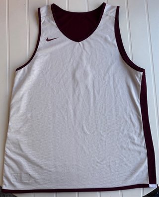 Camiseta Nike reversible morado/blanco