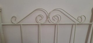 Cabecero de forja beige, cama de 90cm
