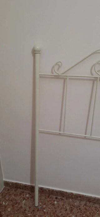 Cabecero de forja beige, cama de 90cm