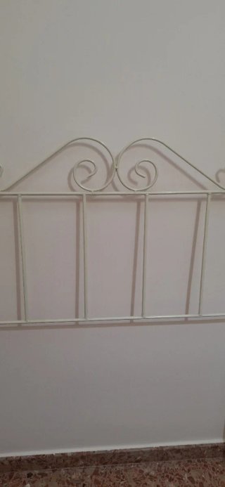 Cabecero de forja beige, cama de 90cm