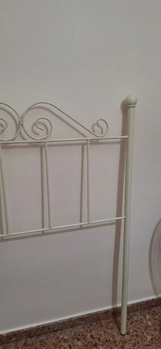 Cabecero de forja beige, cama de 90cm