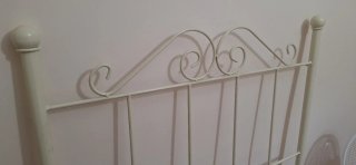 Cabecero de forja beige, cama de 90cm