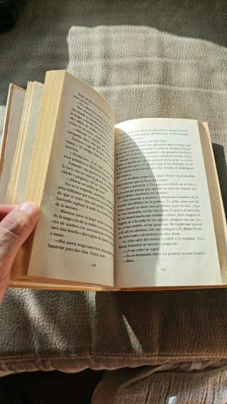 Libro "Si un hombre vivo te hace llorar"