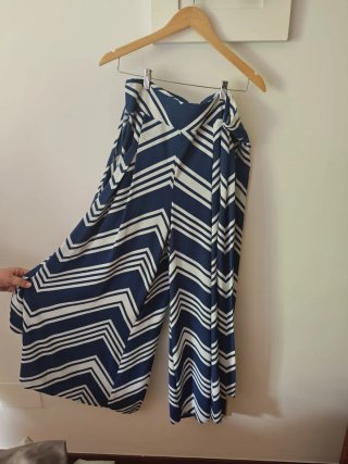 Falda pantalón azul y blanco con lazada
