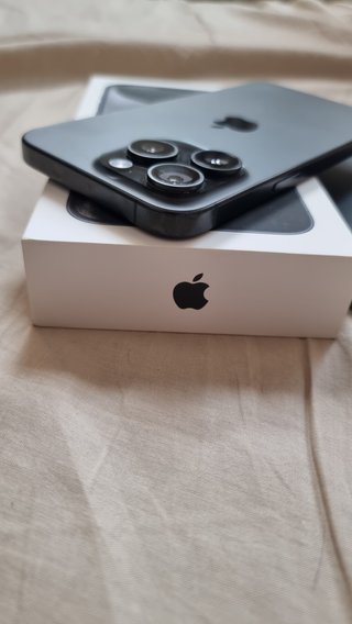 iPhone 15 Pro Max 93% Bateria
