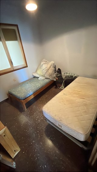 GRATIS LIBROS Y MUEBLES SANTS ESTACIÓ